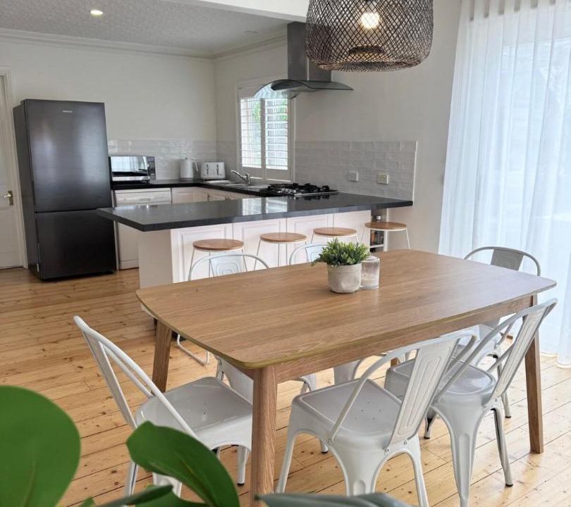 Quarry Hill House | Olinda Cottage - CBD Bendigo with city views