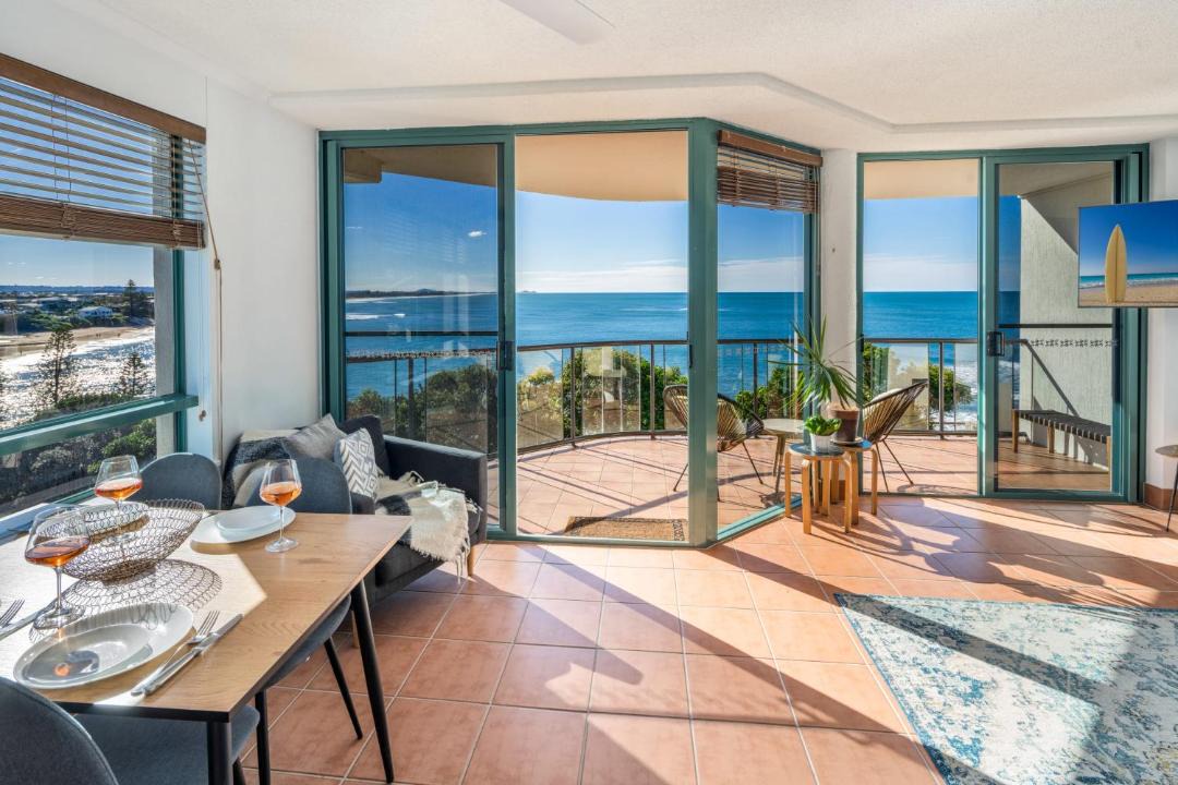 Moffat Beach Apartment | Ocean Front Views with Rooftop Terrace