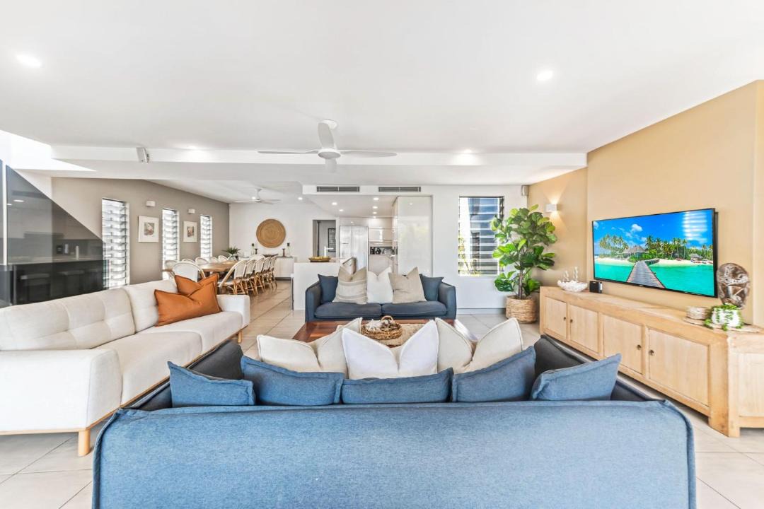 Alexandra Headland House | Alex Beach House, 100 steps to the sand, with ocean views