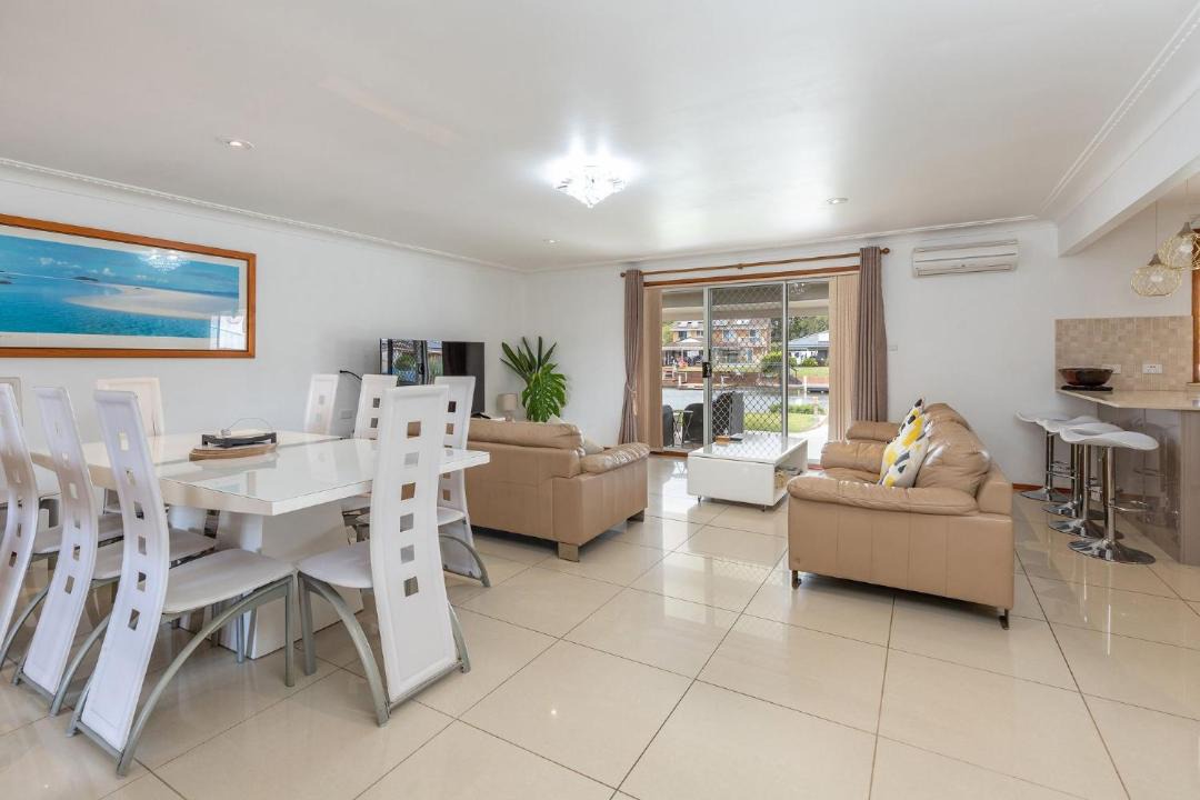 Forster House | Waterfront Haven with your own private jetty