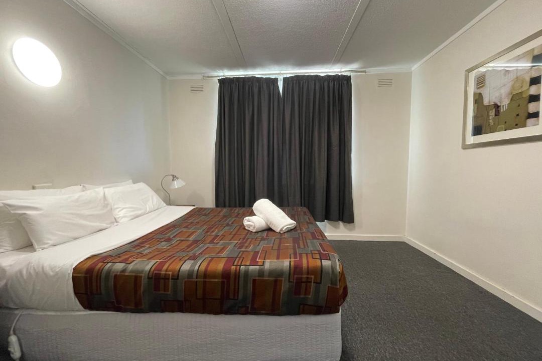 Kingsbury Hotel | Parkside Inn Motel