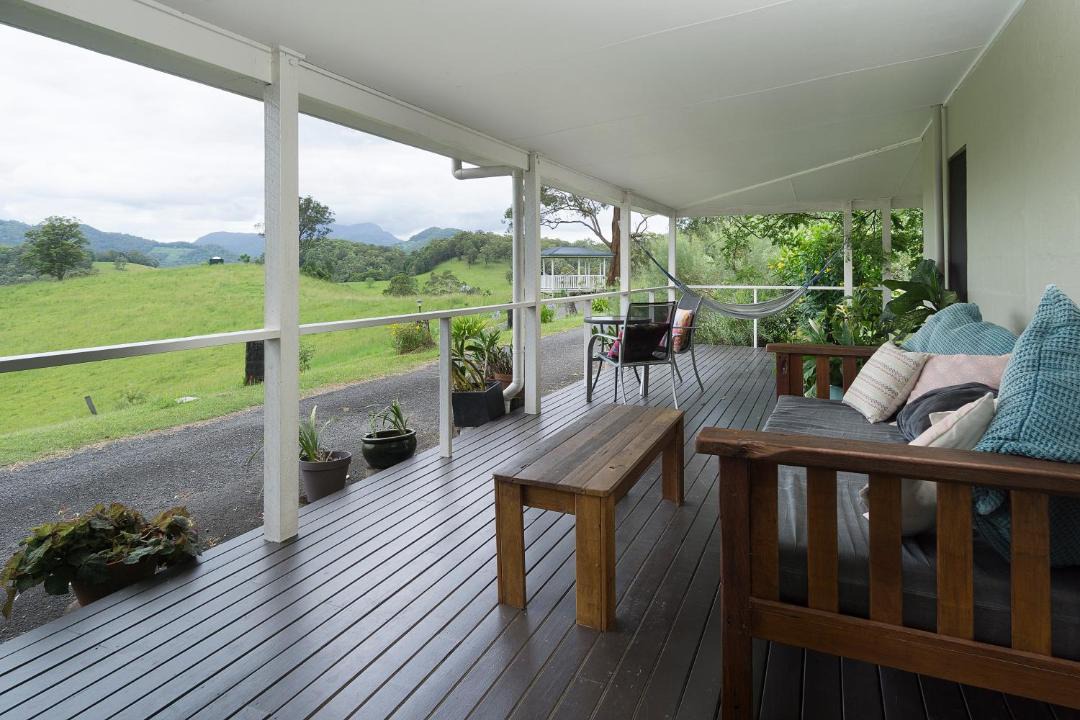 Upper Crystal Creek Bed & Breakfast | Hillcrest Mountain View Retreat
