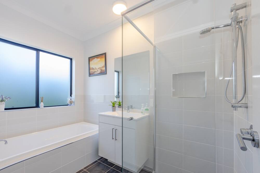Photo of Bathroom in Wentworth Falls