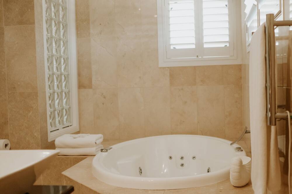 Photo of Bathroom in Mannering Park