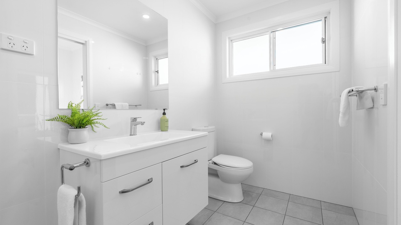 Photo of Bathroom in Skennars Head