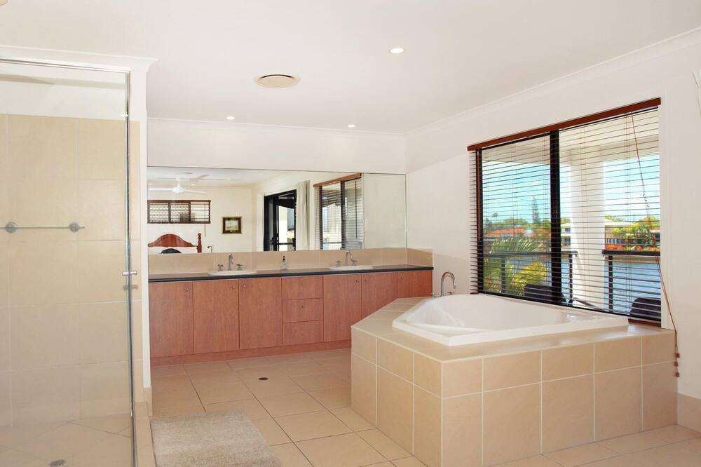 Photo of Bathroom in Parrearra