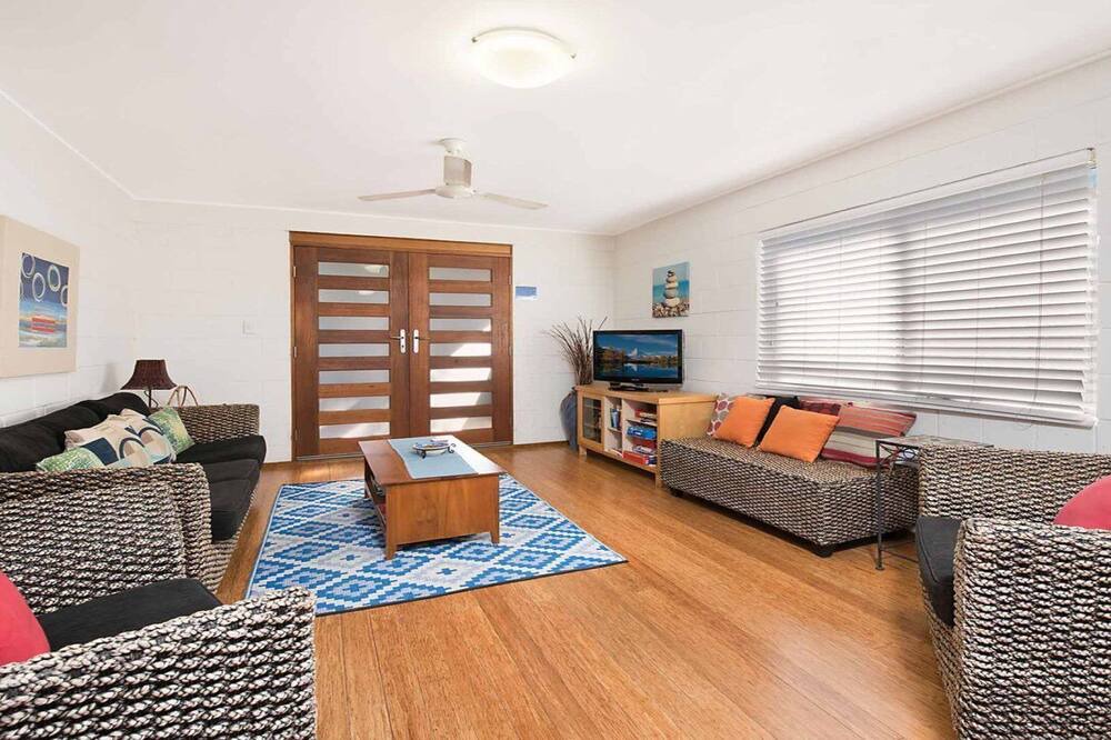 Photo of Livingroom in Moffat Beach