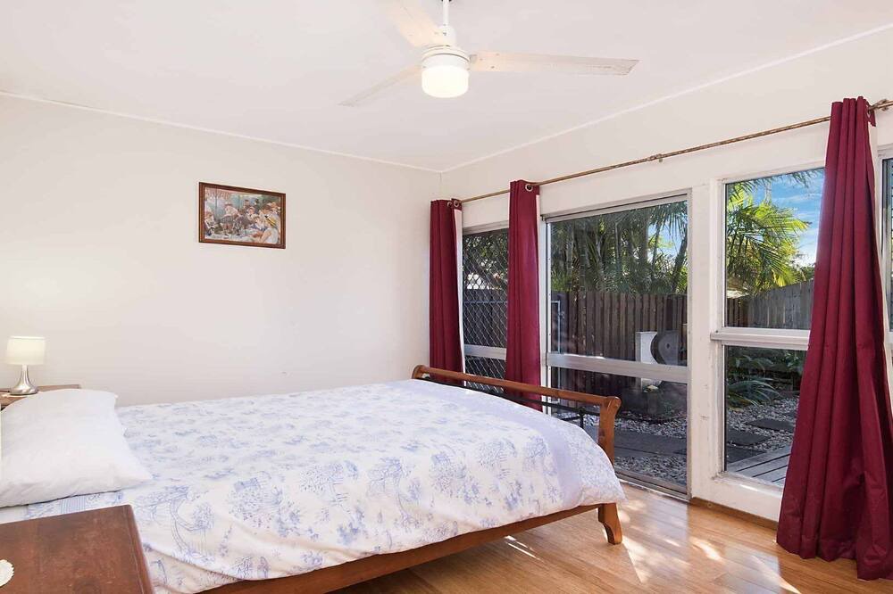 Photo of Bedroom in Moffat Beach