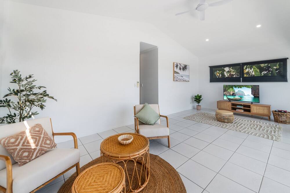 Photo of Livingroom in Alexandra Headland