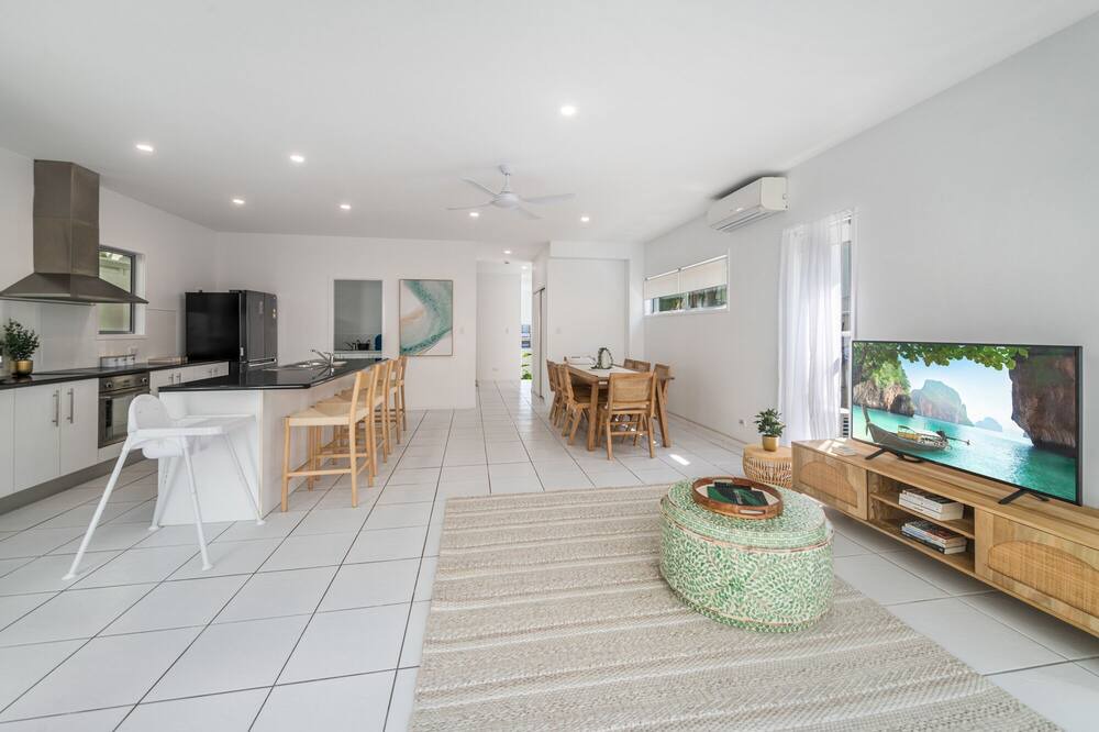 Photo of Livingroom in Alexandra Headland
