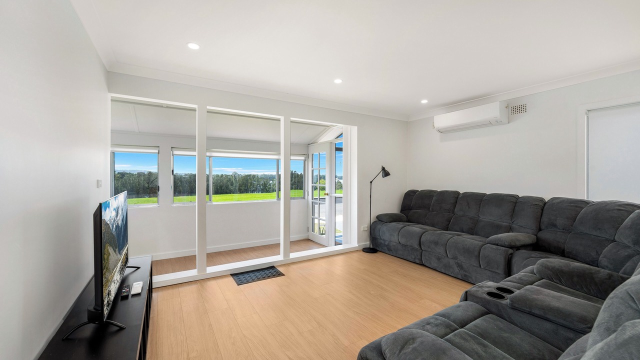 Photo of Livingroom in Koonawarra
