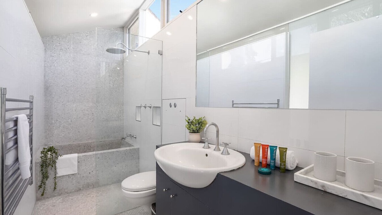 Photo of Bathroom in McMahons Point
