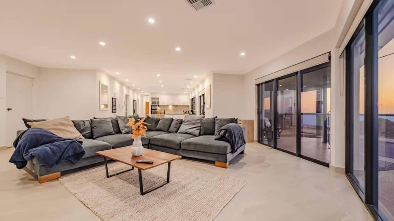 Photo of Livingroom in Waikiki