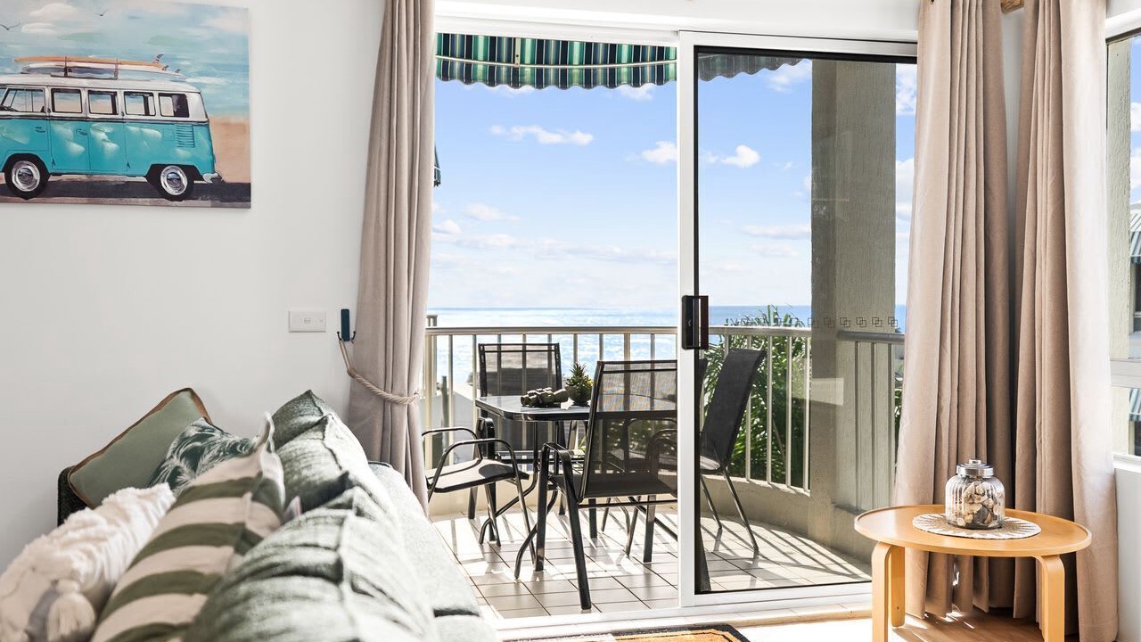 Photo of Livingroom in Moffat Beach
