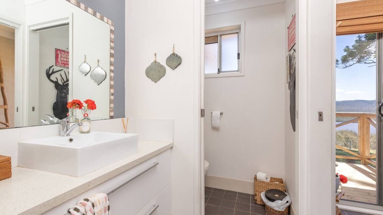 Photo of Bathroom in Shallow Bay