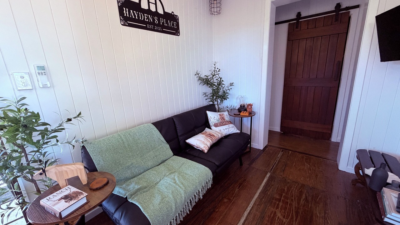 Photo of Livingroom in Wamuran Basin