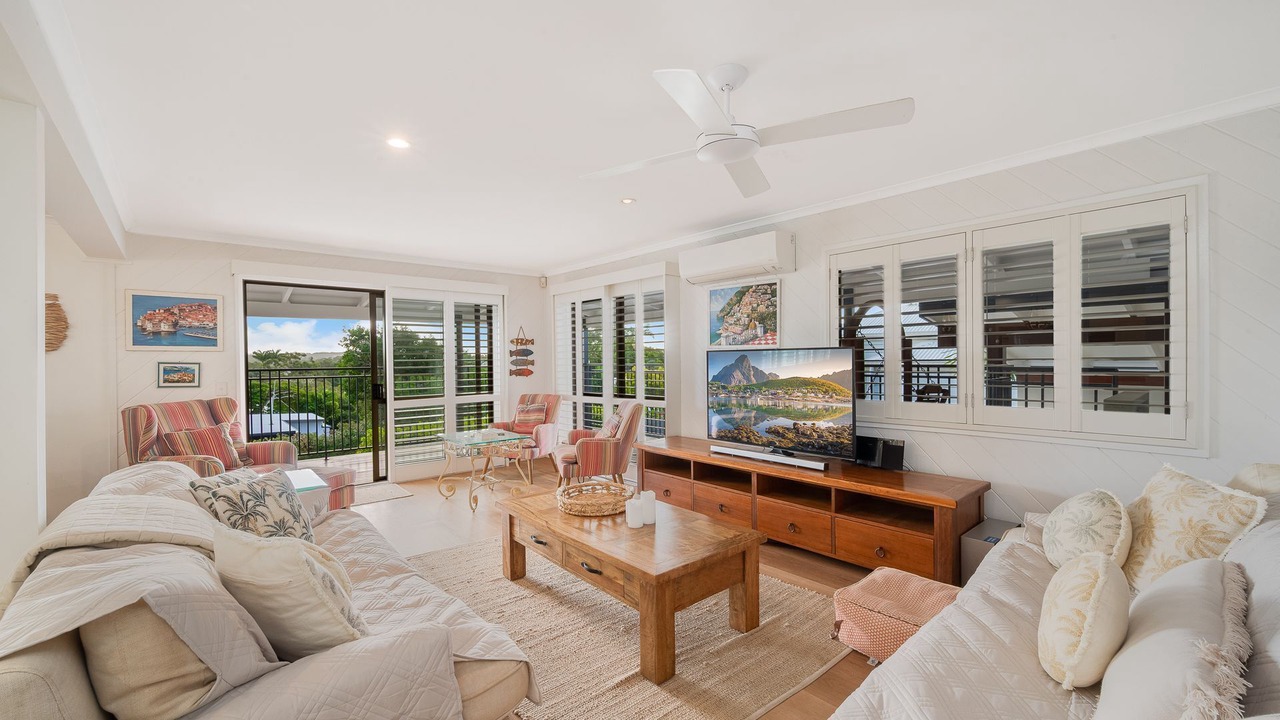 Photo of Livingroom in Moffat Beach