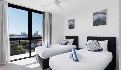 Exclusive Apartment, Canal View
