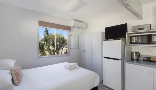 Economy Cabin - Sleeps 4