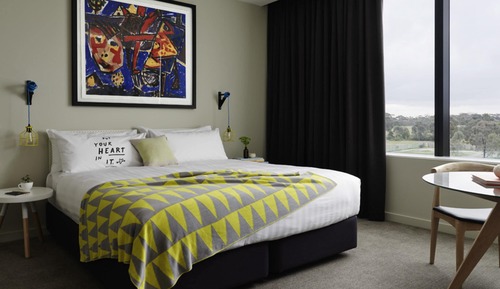 Room, 1 King Bed, Park View (Larwill)