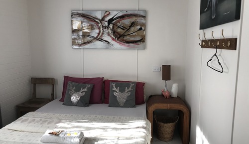 Deluxe Art Room (Shared Bathroom & Kitchen)