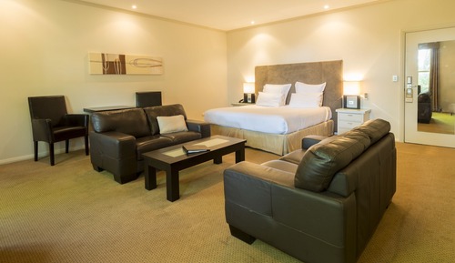 Deluxe King Suite