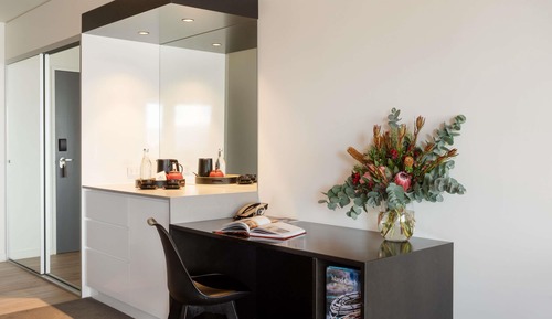Suite (Tamar River)