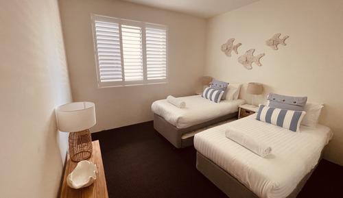 Apartment, 3 Bedrooms, Poolside