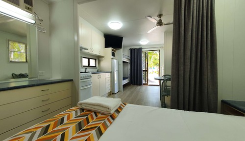 Queen Cabin (4 Guests)