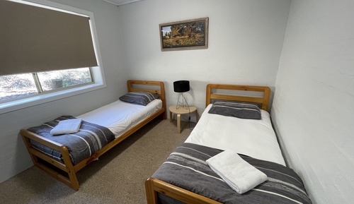 Superior Cottage 4 Guests (1 Queen, 2 singles)