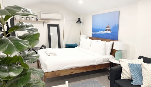 City Studio Suite, Private Bathroom, Courtyard Area
