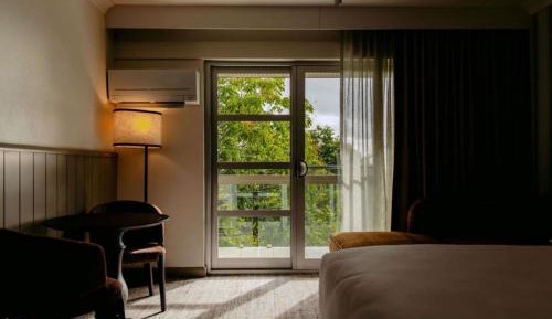 Privilege Queen Room with Mountain View
