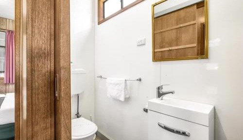Economy 2 Bedroom Cabin - Sleeps 5