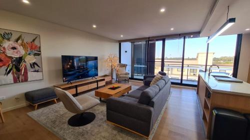 Two-Bedroom Apartment with Lake View