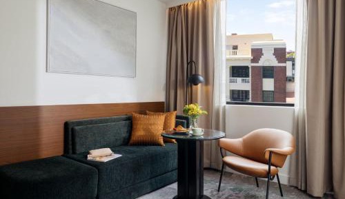 Standard King Room with City View