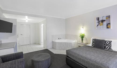 King Suite with Spa Bath