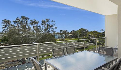 Three-Bedroom Apartment with River View