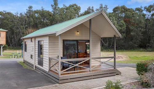 Superior 2 Bedroom Cabin - Sleeps 4