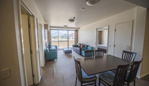 One-Bedroom Apartment with Mountain View