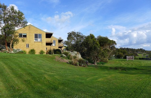 Port Campbell Hotel | Daysy Hill Country Cottages