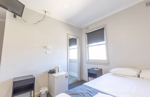 Bathurst Hotel | The George Hotel