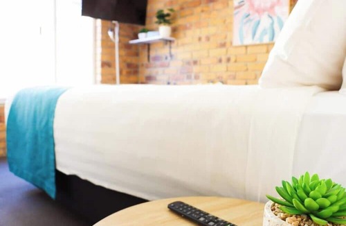 Tweed Heads West Hotel | Kennedy Drive Boutique Motel & Nursery | Close To City Centre & Gold Coast Airport - 24 Hour Self Check-In