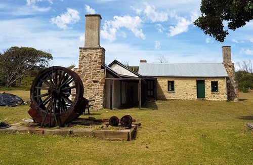 Burnside Hotel | Bussells Bushland Cottages
