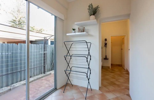 East Victoria Park House | Comfortable 2 Bedroom Home in Trendy Victoria Park