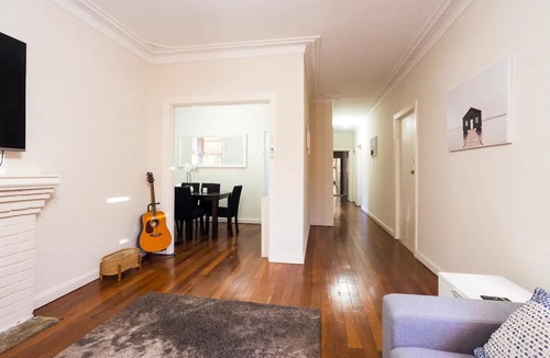 East Victoria Park House | Comfortable 2 Bedroom Home in Trendy Victoria Park
