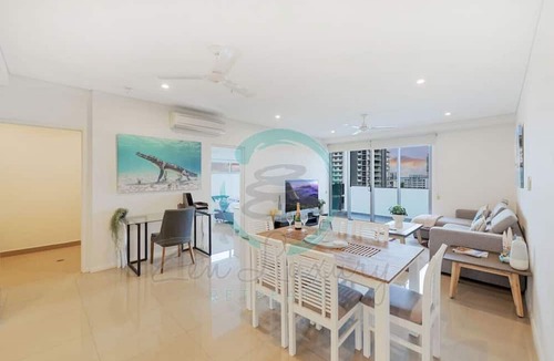 Darwin City Centre Condo | ZEN At ARRAY - 2 Bedroom Retreat in CBD