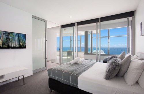 Surfers Paradise Apartment | Tallest Tower 4 Bedroom SkyHome 4703