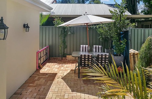 Redcliffe Bed & Breakfast | Airport B&B