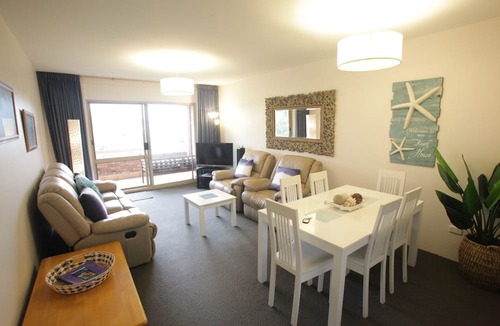 Nelson Bay Apartment | Beachfront Shoal Bay