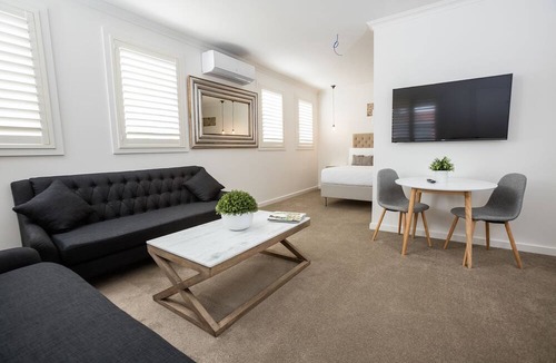 Ballarat Hotel | Newington Apartments